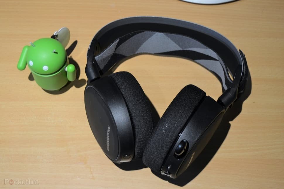 143076-laptops-buyer-s-guide-steelseries-arctis-7-gaming-headset-image1-73qroehzqu